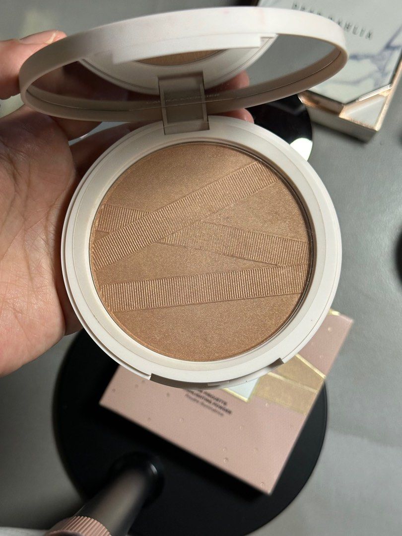Laura Mercier Highlighting Powder (Category: Makeup) located in Antipolo. Submitted by ttrends (Listing ID 1356046156, Image 2). Description: Laura Mercier Rose Pirouette Highlighting Powder (jumbo size) bought for 2,495, swatched only rfs: downsizing.
