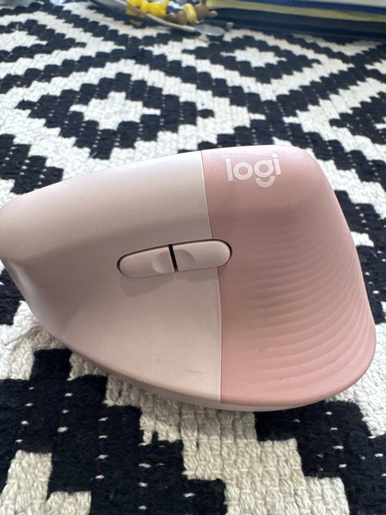 Logitech ergonomic mouse pink (Category: Mouse & Mousepads) located in Quezon City. Submitted by artsyfartsymanila (Listing ID 1356069382, Image 2). Description: Decluttering Loc qc city hall.