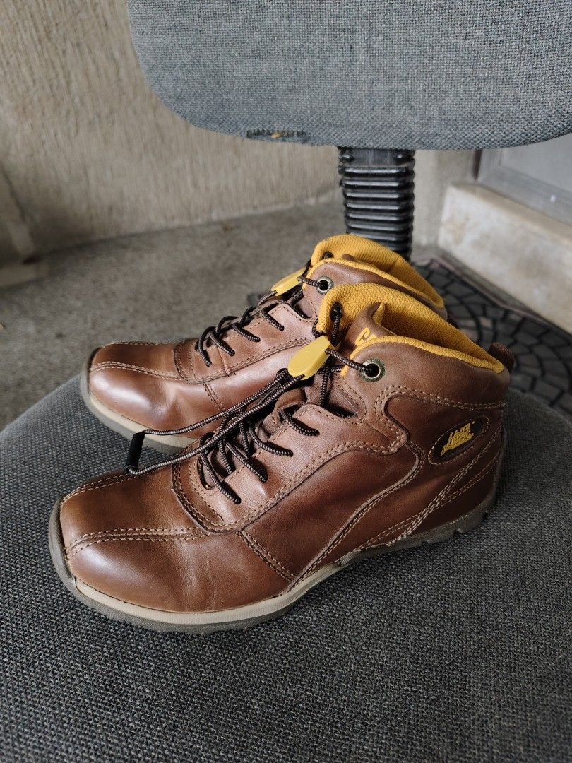 Original Caterpillar shoes (Category: Boots) located in Paranaque City. Submitted by momochiii24 (Listing ID 1356108569, Image 2). Description: Original Caterpillar shoes Still in good condition Hindi nagamit stock lang. Size:36 Chat if interested Mop:gcash Mod: lalamove/gogo xpress.