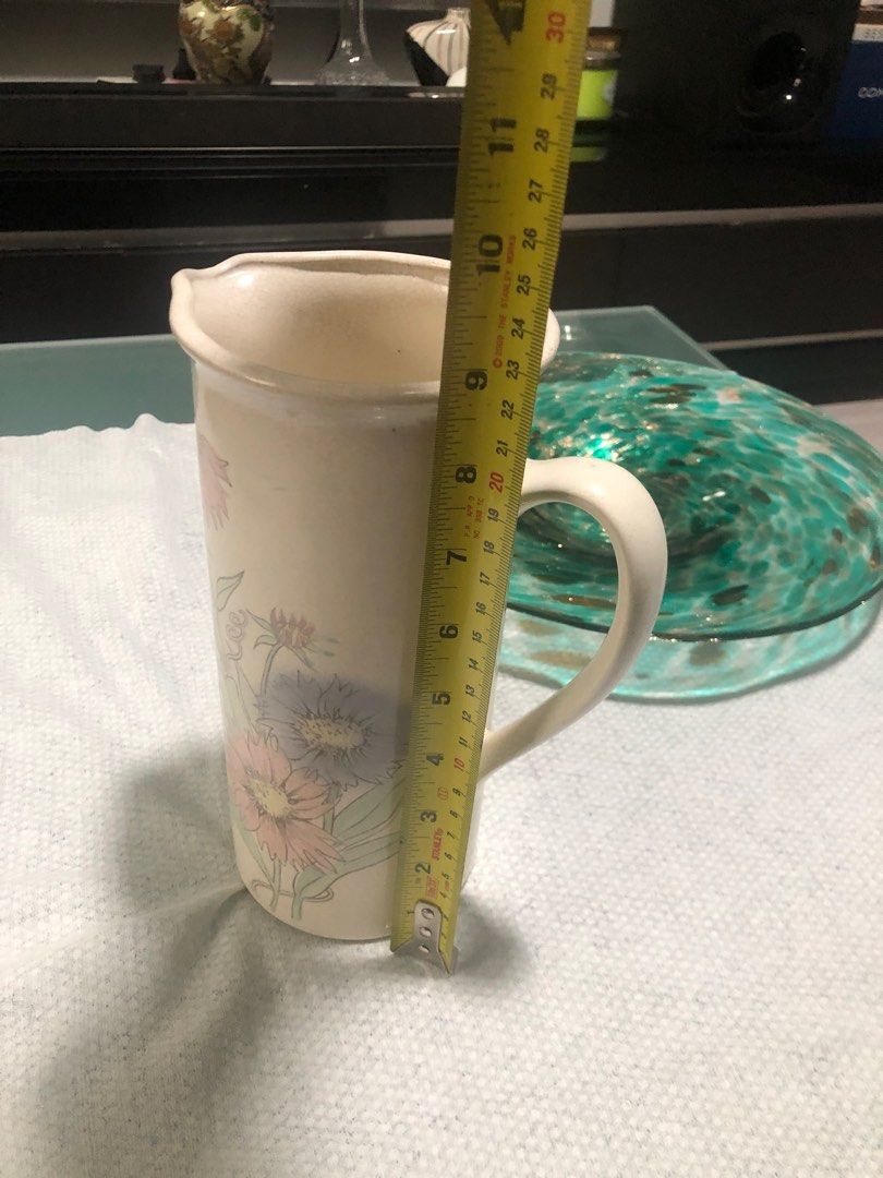 Pitcher/Vase65074397541379111