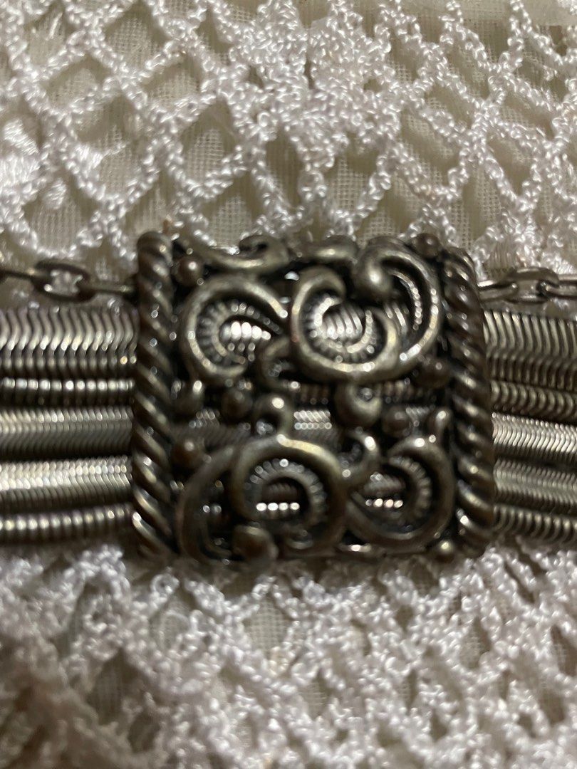 Preloved Bracelet (Category: Other Accessories) located in Muntinlupa City. Submitted by mystyle10 (Listing ID 1356124010, Image 1). Description: Chunky bracelet, Very nice design.