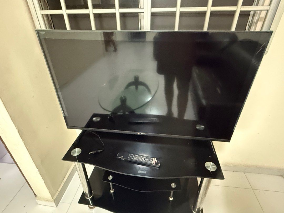 sharp tv (Category: TV) located in Singapore. Submitted by nickk25 (Listing ID 1356092363, Image 1). Description: used a few times,open to negotiations on the price .