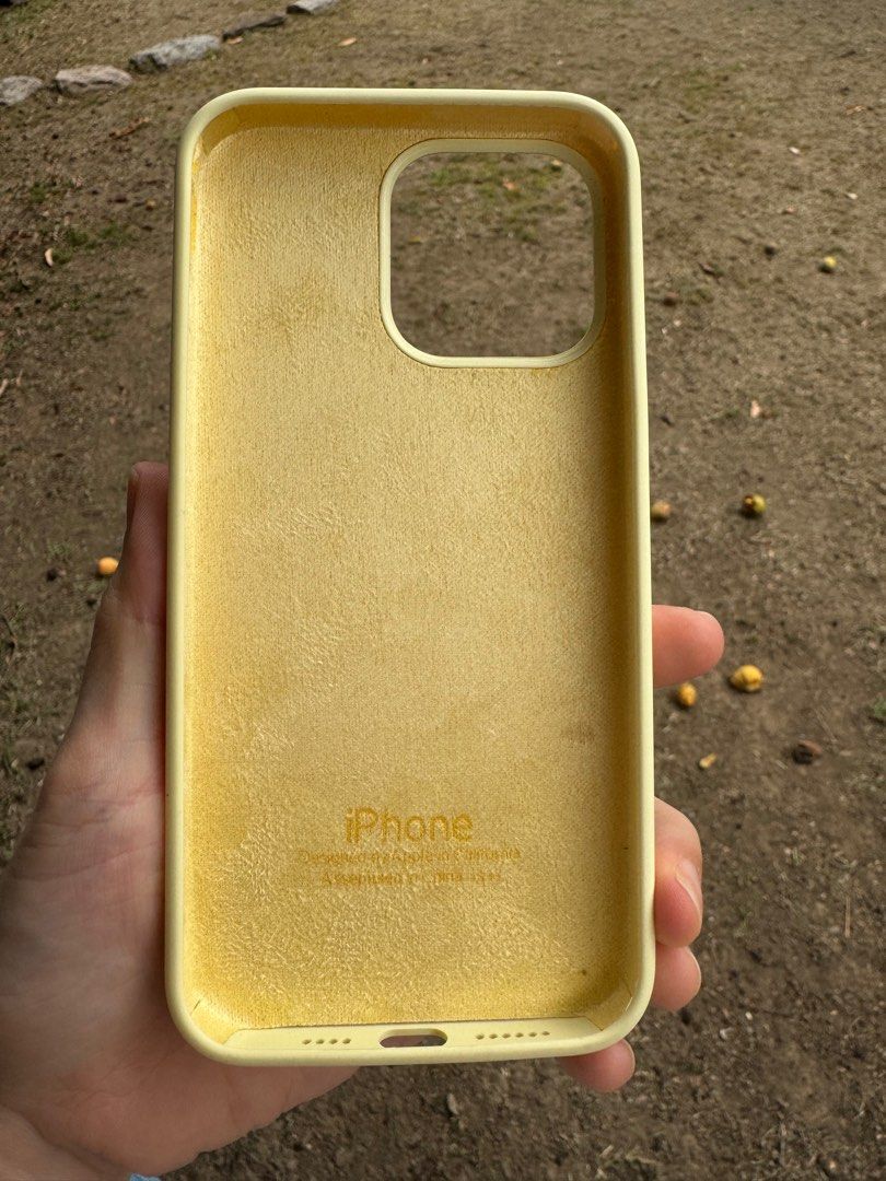 Silicone case iPhone 15 pro max (Category: Cases & Sleeves) located in Mandaluyong City. Submitted by atchcatchph (Listing ID 1356139907, Image 2). Description: For iPhone 15 pro max.