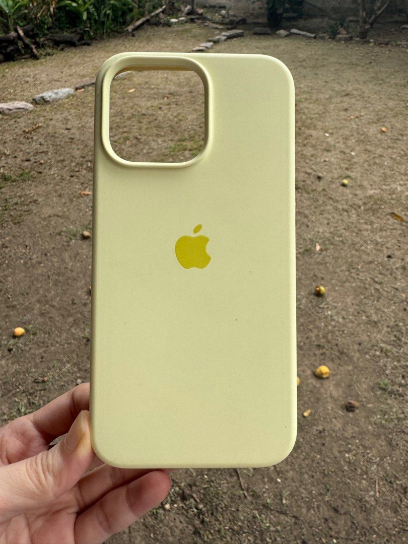 Silicone case iPhone 15 pro max (Category: Cases & Sleeves) located in Mandaluyong City. Submitted by atchcatchph (Listing ID 1356139907, Image 1). Description: For iPhone 15 pro max.