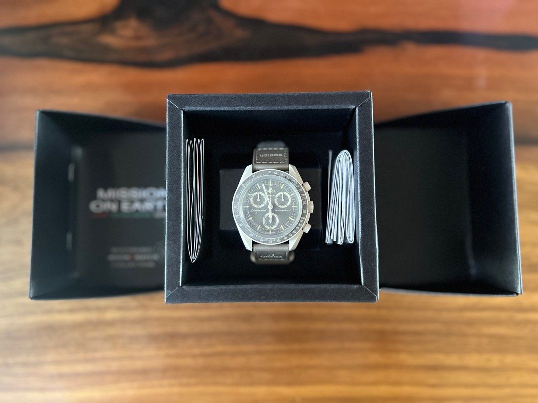Swatch x Omega Moonswatch Earth - Dessert (Category: Men's Watches) located in Paranaque City. Submitted by ryankhloe77 (Listing ID 1356080132, Image 2). Description: - It features a greige (taupe) dial with sand-colored hands. The subdials feature Arabic numerals and indexes in a radial format - Velcro strap- sand-colored .