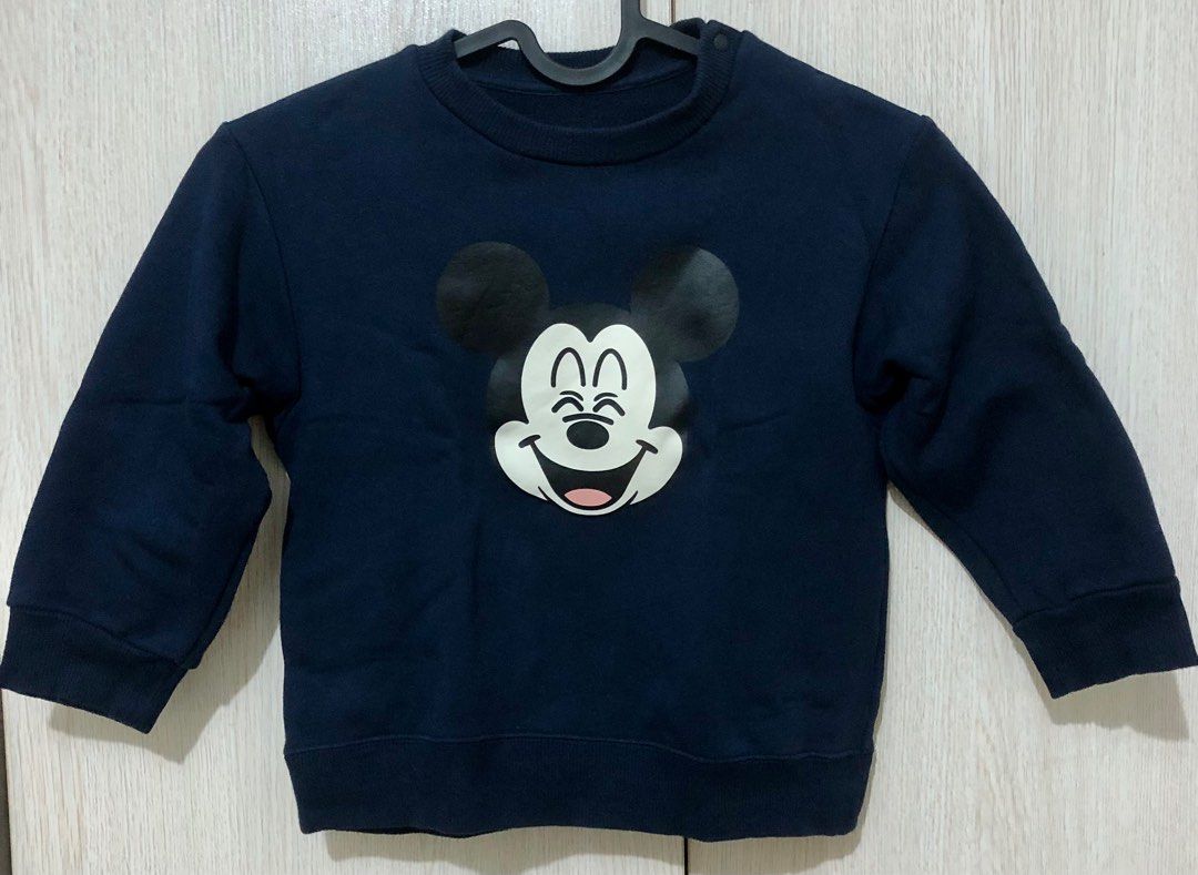 Uniqlo Mickey Mouse Sweater sz 100 (Category: Babies & Kids Fashion) located in Paranaque City. Submitted by annelp20 (Listing ID 1356137945, Image 1). Description: - Uniqlo Mickey Mouse sweater - size 100, runs big, can fit up to 4-5T depending on the body built - worn 3x only.