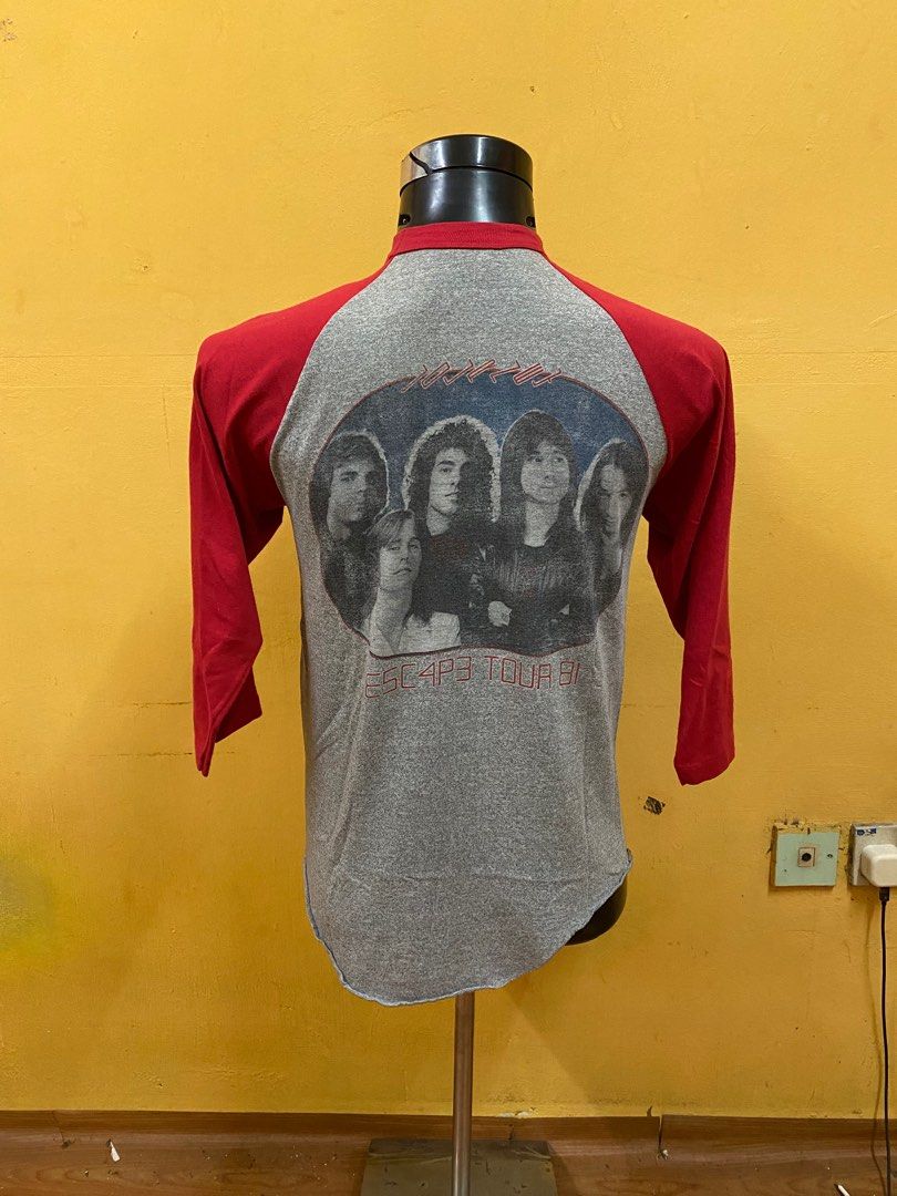 VINTAGE 3Q JOURNEY 80s (Category: Tshirts & Polo Shirts) located in Johor Bahru. Submitted by abs_bundle01 (Listing ID 1356200287, Image 2). Description: ASSALAMUAILAIKUM/ FOR SALE VINTAGE 3Q JOURNEY 80s 🌀PIT : 18.5-19 / 28.5 🌀TAG : SPORTWEAR 🌀MATERIAL : 50/50 🌀MADE IN USA 🌀LEHER SANGAT MENCEKIK 🌀JAHITAN SINGLE 🌀CONDITION : BEBAS LUBANG BEBAS KOTORAN PRINT DEPAN ADA SENGET SIKIT RARE CUNN 🔰RM XXX 🚩MINAT PM @ WHTSPP.