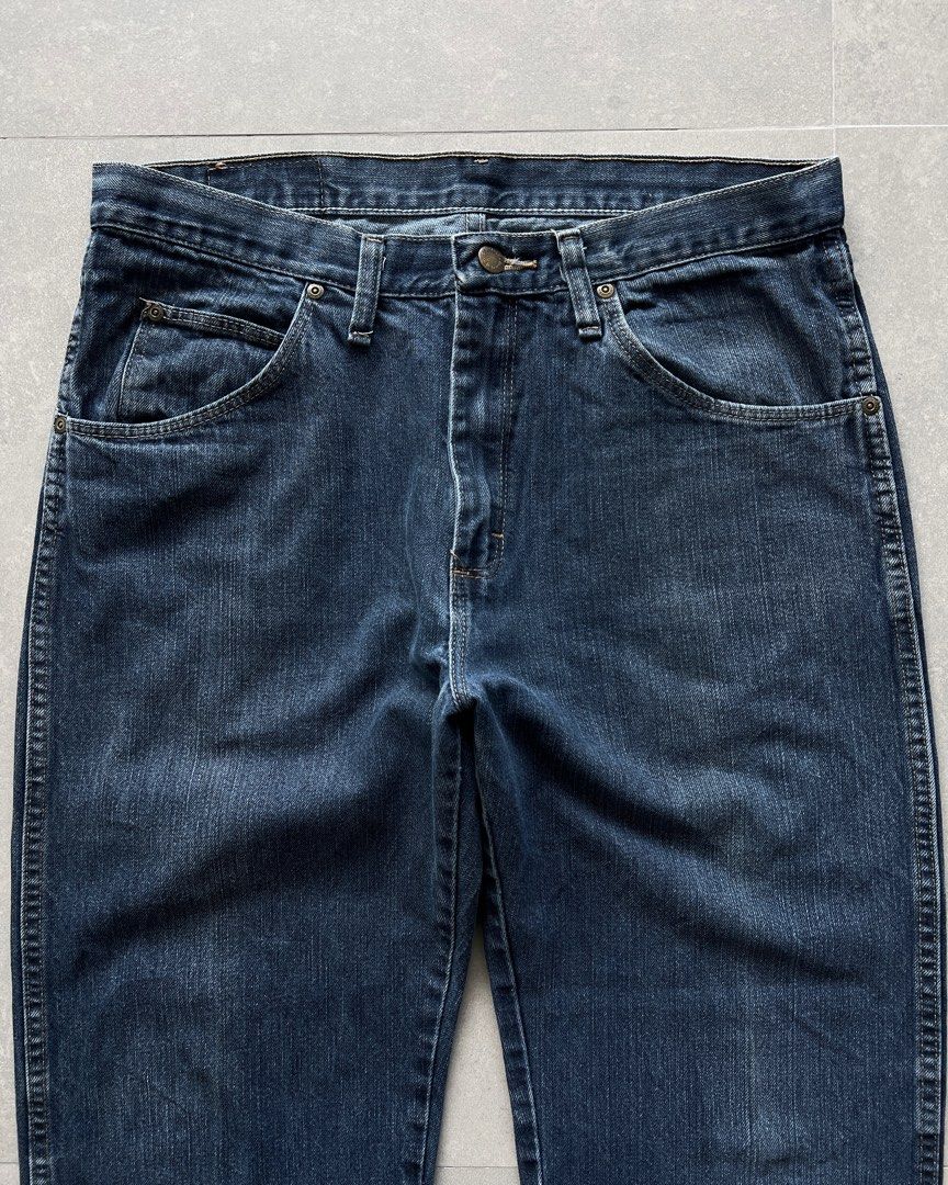 WRANGLER RETRO® Active Flex Relaxed Jeans (Category: Jeans) located in Manila. Submitted by morf_sply (Listing ID 1356224113, Image 3). Description: Regular fit jeans made of cotton denim. Five-pocket design. Washed effect. Zip fly and button fastening. Waist 33 in Rise 11.5 in Inseam 32 in Length 41.5 in Leg Opening 8 in .