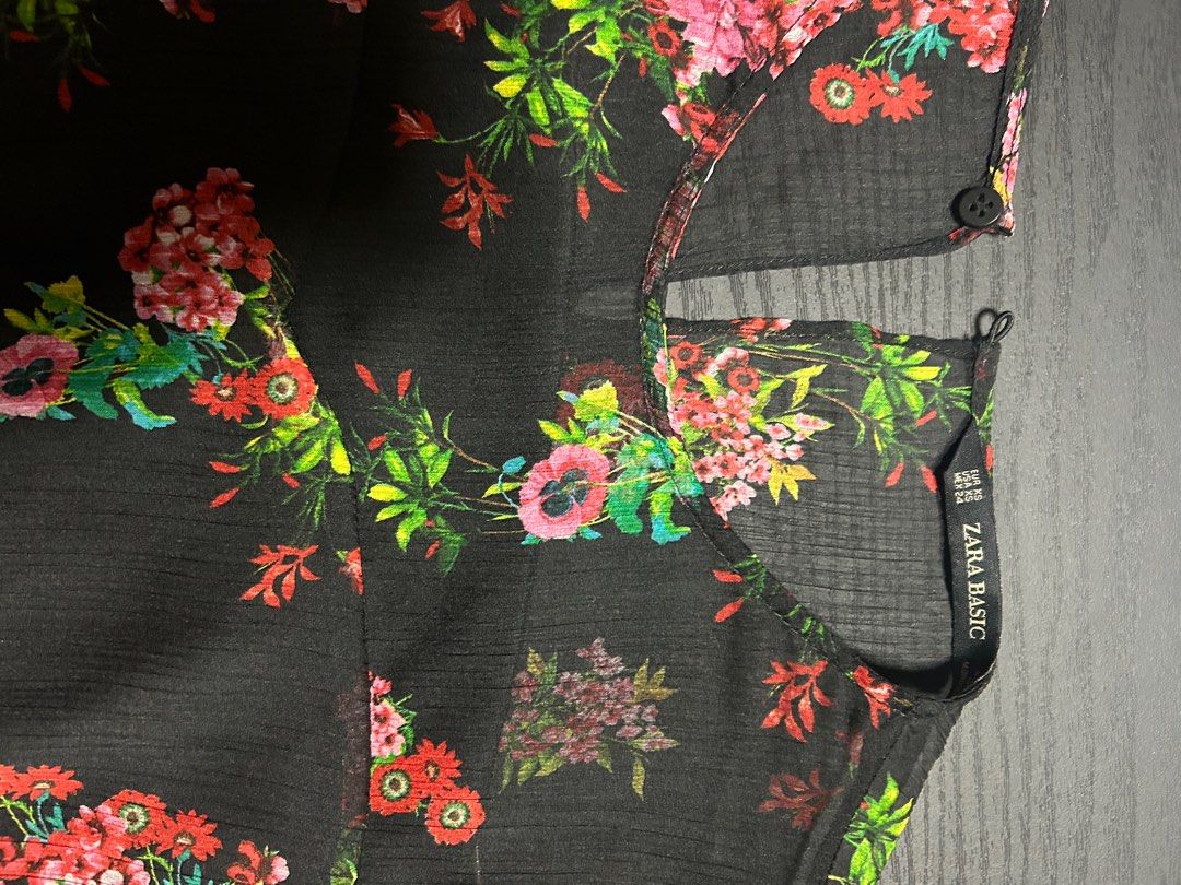 ZARA Black Floral Dress (Category: Dresses) located in Quezon City. Submitted by CeceClothes (Listing ID 1356076582, Image 3). Description: 🖤 super gorgeous irl! 🖤 XS on tag but fits S-M 🖤 Length: 33 in.