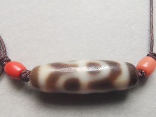 二十年前臺珠精品六瓣蓮花虎牙天珠 32mm 配珠為清代琉璃64189320982659110
