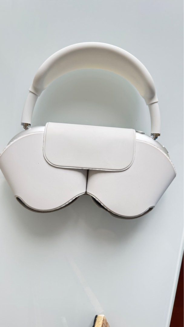 Apple Airpods Max 2 Silver - Original with box (Category: Headphones & Headsets) located in Muntinlupa City. Submitted by caro_ray (Listing ID 1361070271, Image 3). Description: Lightly used- like new w box No issues, great audio. W unused ear cups Protective cover lightning cable .