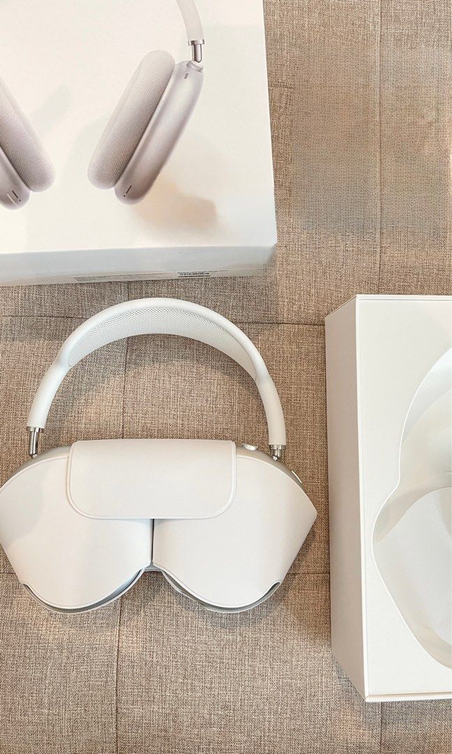 Apple Airpods Max 2 Silver - Original with box (Category: Headphones & Headsets) located in Muntinlupa City. Submitted by caro_ray (Listing ID 1361070271, Image 1). Description: Lightly used- like new w box No issues, great audio. W unused ear cups Protective cover lightning cable .