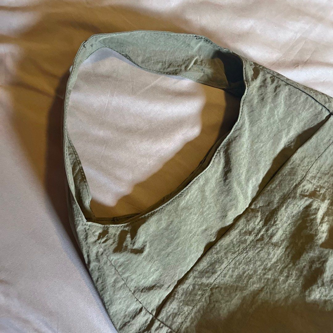Army Green Hobo Bag (Category: Shoulder Bags) located in Manila. Submitted by gabskkasells (Listing ID 1361106724, Image 2). Description: Never used, bought this online for ₱499 but I wanted one with a zipper. It's actually very spacious (can fit an iPad 9th generation with lots of extra room pa) and looks great with a lot of outfits. • RFS: Wanted one with a zipper (this one comes with a magnetic buckle lang) • No issues • Color: Army green • Di