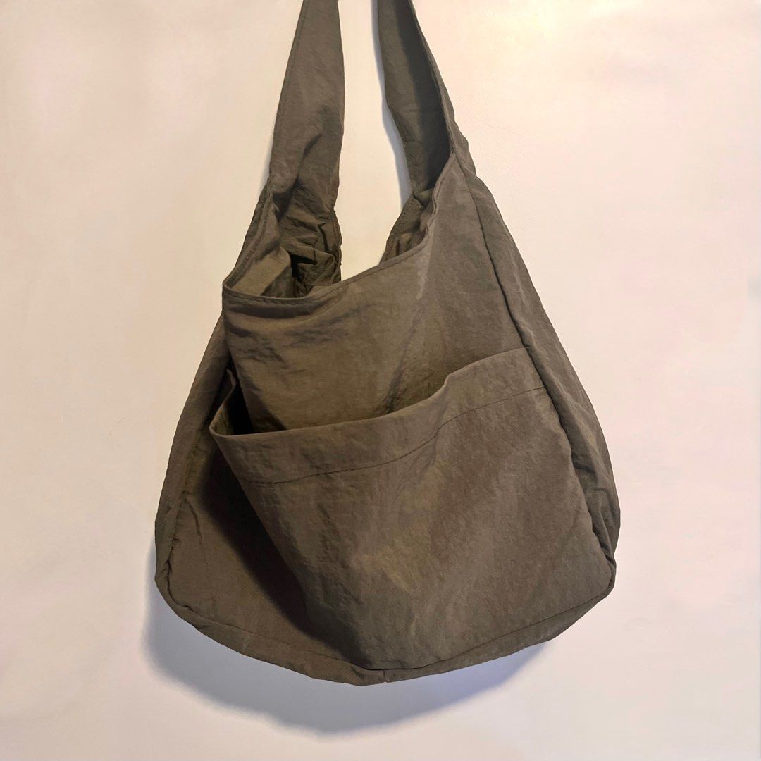 Army Green Hobo Bag (Category: Shoulder Bags) located in Manila. Submitted by gabskkasells (Listing ID 1361106724, Image 1). Description: Never used, bought this online for ₱499 but I wanted one with a zipper. It's actually very spacious (can fit an iPad 9th generation with lots of extra room pa) and looks great with a lot of outfits. • RFS: Wanted one with a zipper (this one comes with a magnetic buckle lang) • No issues • Color: Army green • Di