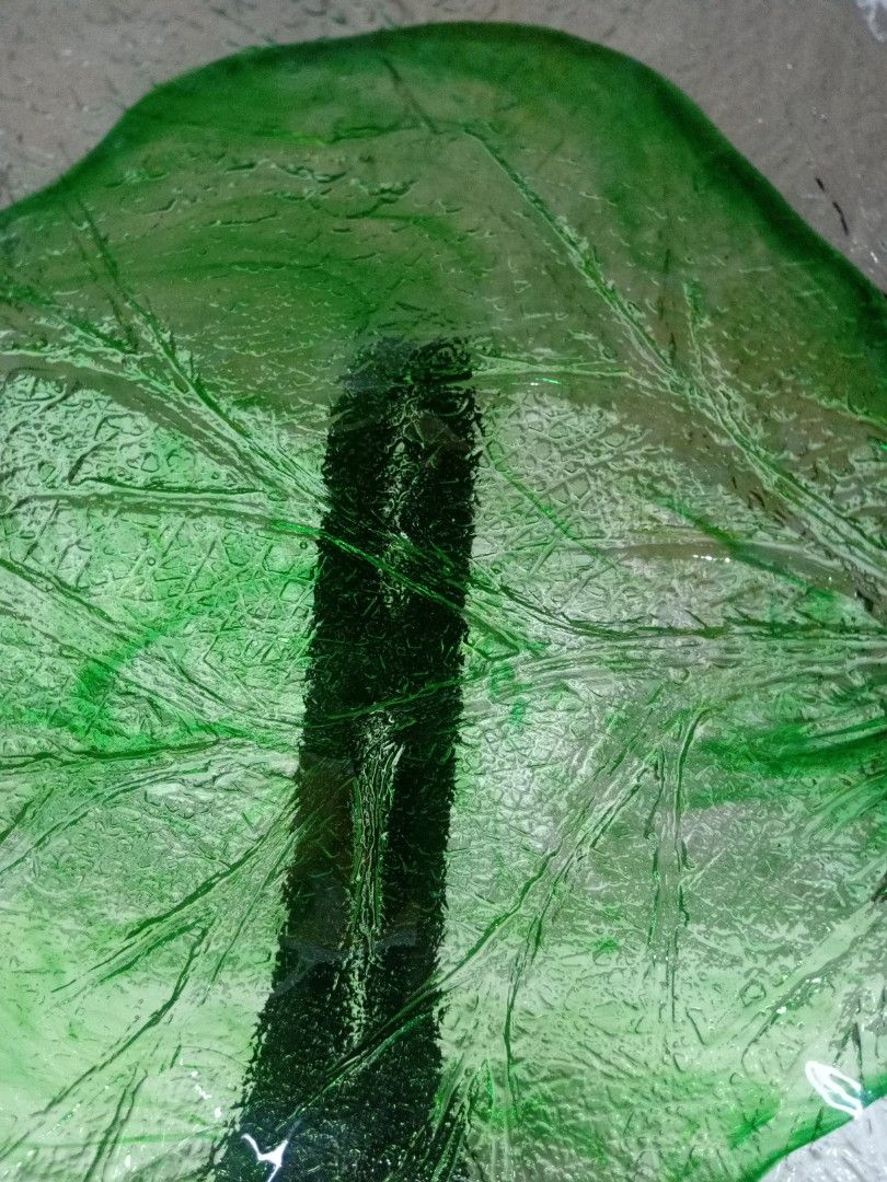 Art glass serving leaf shape (Category: Other Kitchenware & Tableware) located in Cabanatuan. Submitted by miss.maia (Listing ID 1361186286, Image 3). Description: .