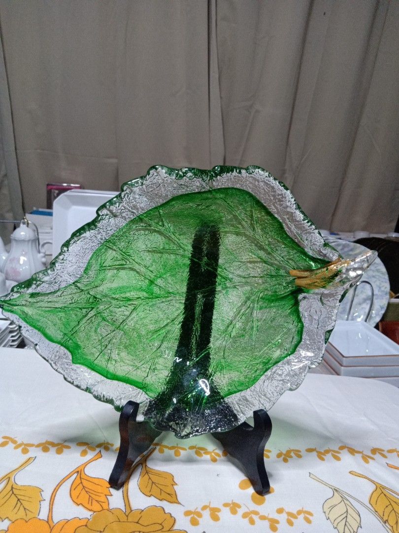 Art glass serving leaf shape (Category: Other Kitchenware & Tableware) located in Cabanatuan. Submitted by miss.maia (Listing ID 1361186286, Image 1). Description: .