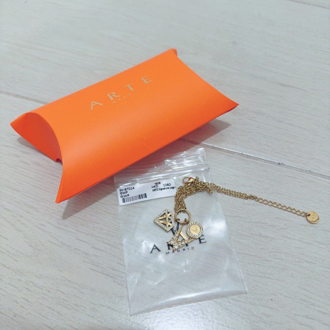 Arte 金色手鐲 （分類：手鍊）位於 Hong Kong。 由 prettylittlefool 提交（商品編號 1361164288，圖片 4）。簡介： 。