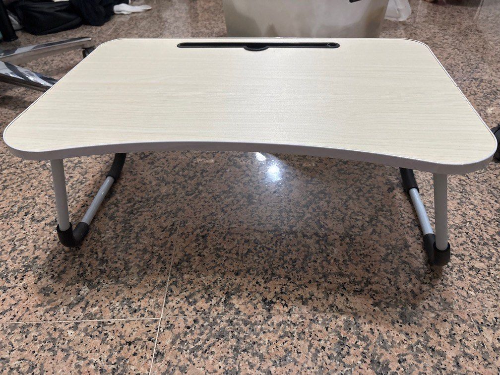 bedside table (Category: Home Improvement Tools & Accessories) located in Singapore. Submitted by chloropew (Listing ID 1361148648, Image 2). Description: wanted to sell cus moving house .