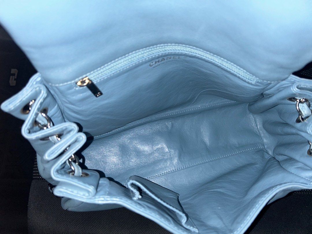 Chanel Hamptons bag Jumbo (Category: Luxury Bags & Wallets) located in Cebu City. Submitted by davidchual78270 (Listing ID 1361127494, Image 2). Description: Chanel Jumbo Flap Bag Rfs: Not being used Condition: Mint condition Material: lamb skin leather Price: 300,000 pesos Brand new price: 350k-500k pesos.