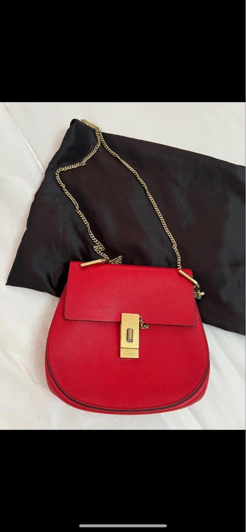 Chloe sling bag (Category: Luxury Bags & Wallets) located in Muntinlupa City. Submitted by tin09uy (Listing ID 1361045288, Image 1). Description: Preloved in good condition rfs bawas gamit super Ganda pa .