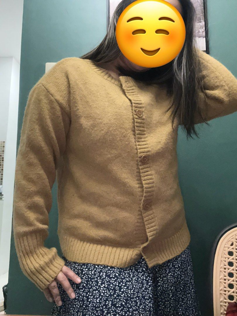 Chunky khaki cardigan (Category: Coats, Jackets and Outerwear) located in Quezon City. Submitted by declutteringpanda (Listing ID 1361155591, Image 2). Description: Chunky cardigan Best fit L-1XL Stretchable.