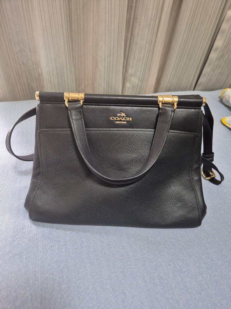 Coach (Category: Bags & Wallets) located in Singapore. Submitted by mehmehgoat (Listing ID 1361075809, Image 1). Description: bag is like new but inside a bit peel off due to keep too long.