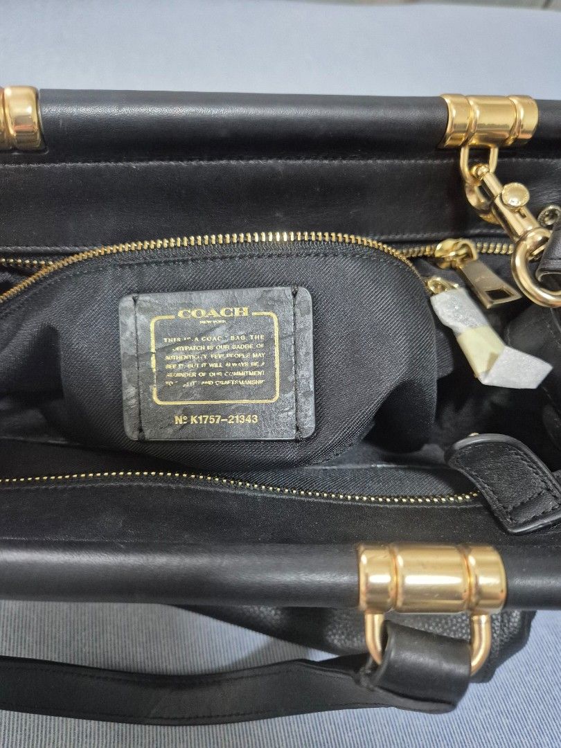 Coach (Category: Bags & Wallets) located in Singapore. Submitted by mehmehgoat (Listing ID 1361075809, Image 2). Description: bag is like new but inside a bit peel off due to keep too long.
