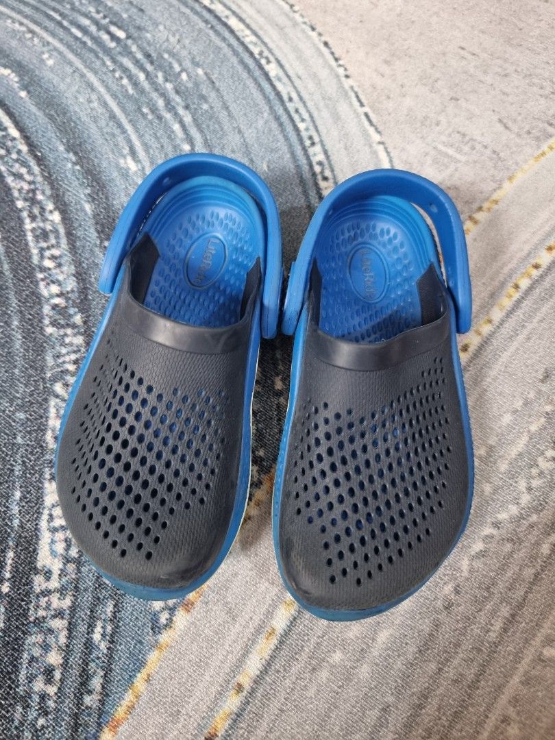 Crocs Kids LiteRide 360 (Category: Babies & Kids Fashion) located in Makati City. Submitted by PeppermintPanda (Listing ID 1361118990, Image 2). Description: Original Price at P3495 Good as new. No flaws. Very nice in actual Size C10 MOP: GCash, Maya, BPI, BDO Pay now, same day shipping.
