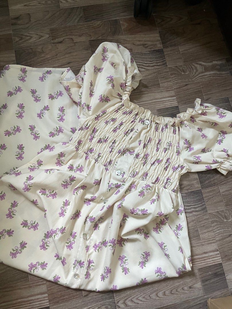 Floral Maxi Dress (Category: Dresses) located in Nampicuan. Submitted by arkainevan (Listing ID 1361111414, Image 1). Description: -small to semi large -Never been worn 💰gcsh payment ( Also sf is shoulder by the buyer ) 📦Flash Express .