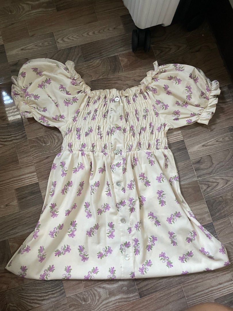 Floral Maxi Dress (Category: Dresses) located in Nampicuan. Submitted by arkainevan (Listing ID 1361111414, Image 2). Description: -small to semi large -Never been worn 💰gcsh payment ( Also sf is shoulder by the buyer ) 📦Flash Express .