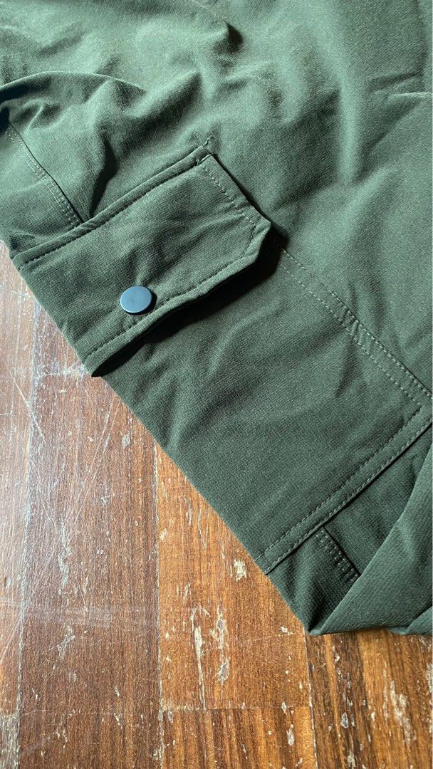 Green Cargo pants (Category: Other Bottoms) located in Singapore. Submitted by mahahat (Listing ID 1361059068, Image 3). Description: .