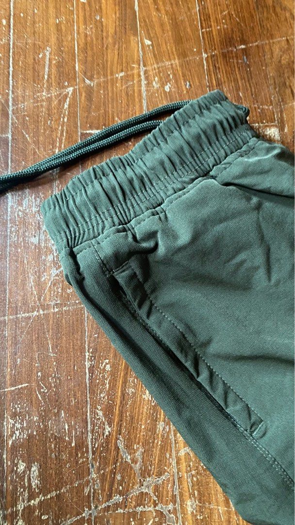 Green Cargo pants (Category: Other Bottoms) located in Singapore. Submitted by mahahat (Listing ID 1361059068, Image 2). Description: .