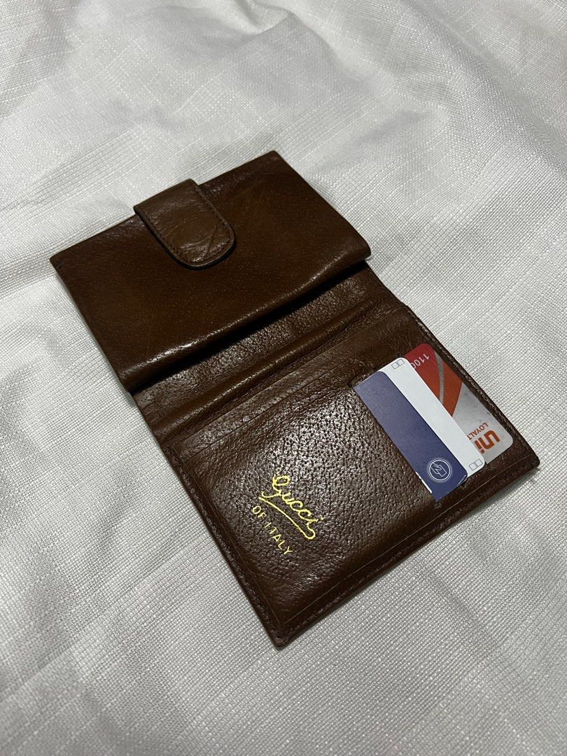 Gucci flip fold wallet (Category: Luxury Bags & Wallets) located in Valenzuela. Submitted by streetsource (Listing ID 1361045697, Image 3). Description: Vintage gucci Flip fold Good condition Rank B Authentic 2,499.