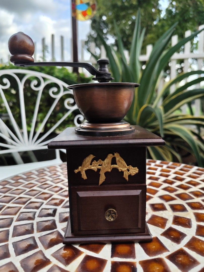 Hario Coffee Beans Grinder B (Category: Coffee Machines & Makers) located in Davao. Submitted by papa1919 (Listing ID 1361137657, Image 2). Description: New & unused but without box..