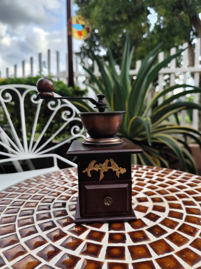 Hario Coffee Beans Grinder B (Category: Coffee Machines & Makers) located in Davao. Submitted by papa1919 (Listing ID 1361137657, Image 1). Description: New & unused but without box..