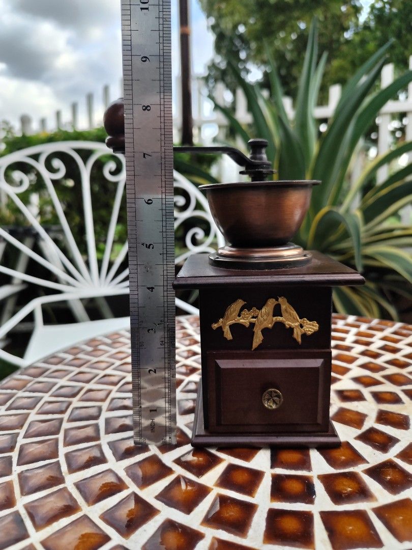 Hario Coffee Beans Grinder B (Category: Coffee Machines & Makers) located in Davao. Submitted by papa1919 (Listing ID 1361137657, Image 3). Description: New & unused but without box..