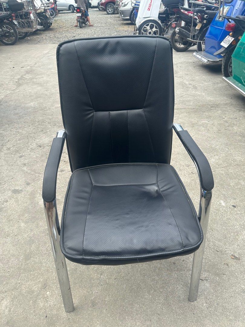 Heavy duty office chairs (Category: Chairs) located in Marikina City. Submitted by cuscasmommy (Listing ID 1361093815, Image 3). Description: Heavy duty preloved office chairs.