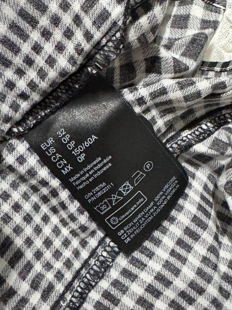H&M Midi Plaid Skirt (Category: Skirts) located in Makati City. Submitted by xianii (Listing ID 1361143544, Image 3). Description: rfs: downsizing my closet still in good condition, i can’t find any photos of it in the H&M catalogue. it’s thin tho DM if interested 😊 .