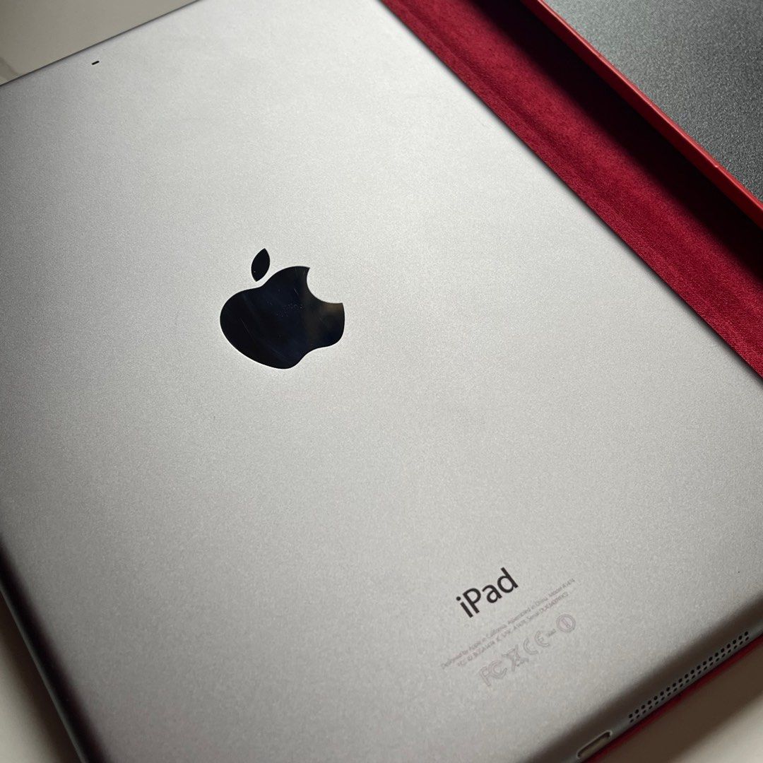 Ipad Air 64gb 9.5” with case (Category: iPad) located in Taguig. Submitted by sdiph (Listing ID 1361095210, Image 3). Description: SALE ‼️SALE‼️SALE‼️ No issues. 100% functional. Just decluttering. 100% legit. Great battery condition. Unit and casing included.