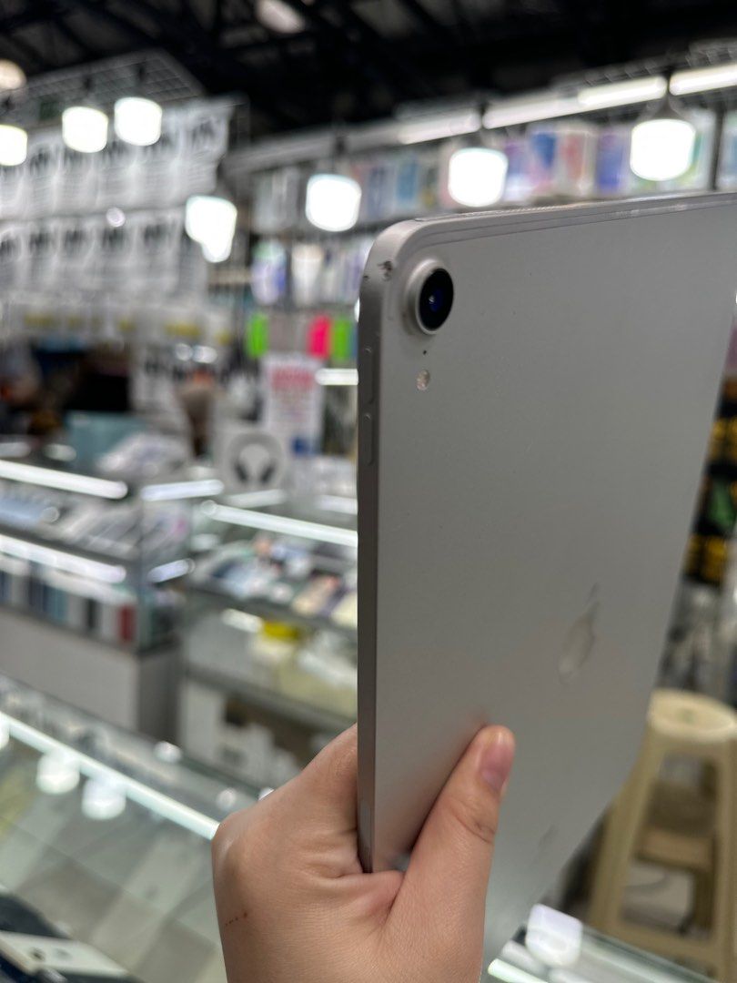 ipad pro 3rdgeneration 12.9 256gb wifi only (Category: iPad) located in San Juan City. Submitted by jalailahmamosaca (Listing ID 1361149177, Image 2). Description: ipad pro 12.9 3rdgeneration 256gb wifi only silver ❗️issue palit battery ❗️ inclusion case tempered .