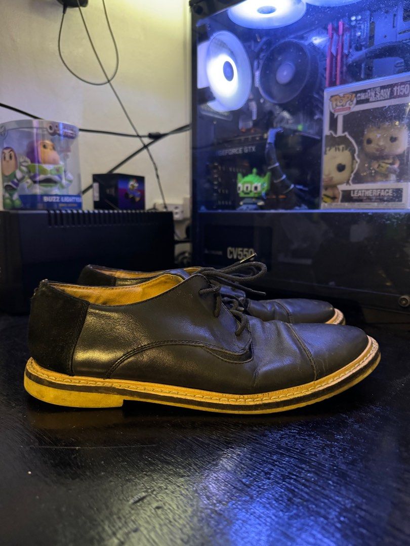 Jack Jones Black Shoes | Size 10 (Category: Casual Shoes) located in Pasig City. Submitted by maroreyes (Listing ID 1361173767, Image 3). Description: Issue: last photo seen of usage, pagawa nyo na lang po.. Note: Still negotiable, PM lang. RFS: Declutterring .