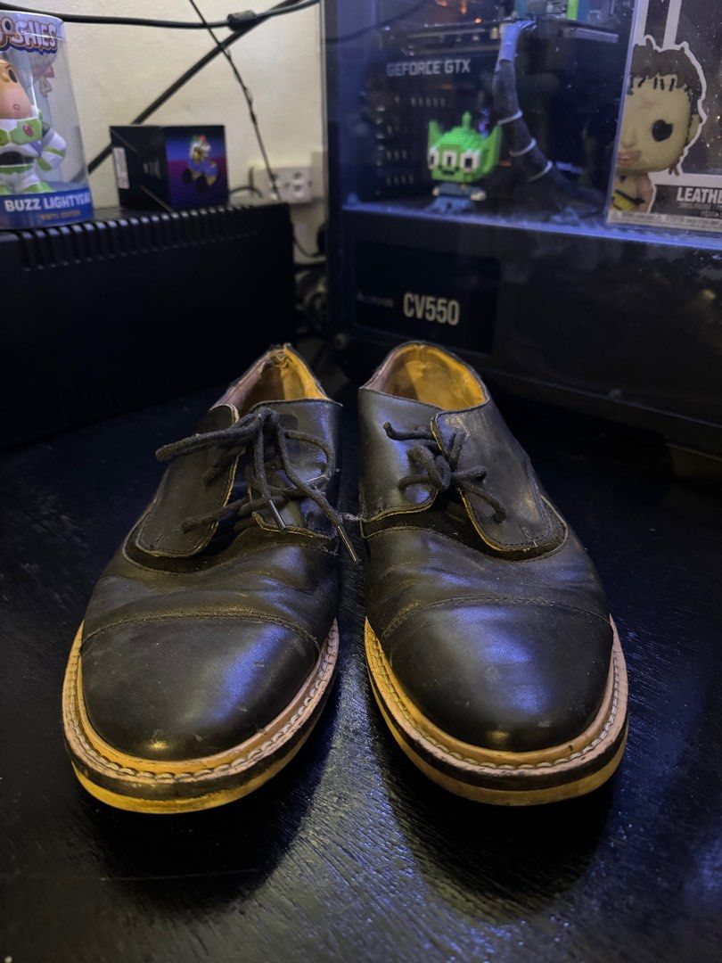 Jack Jones Black Shoes | Size 10 (Category: Casual Shoes) located in Pasig City. Submitted by maroreyes (Listing ID 1361173767, Image 2). Description: Issue: last photo seen of usage, pagawa nyo na lang po.. Note: Still negotiable, PM lang. RFS: Declutterring .