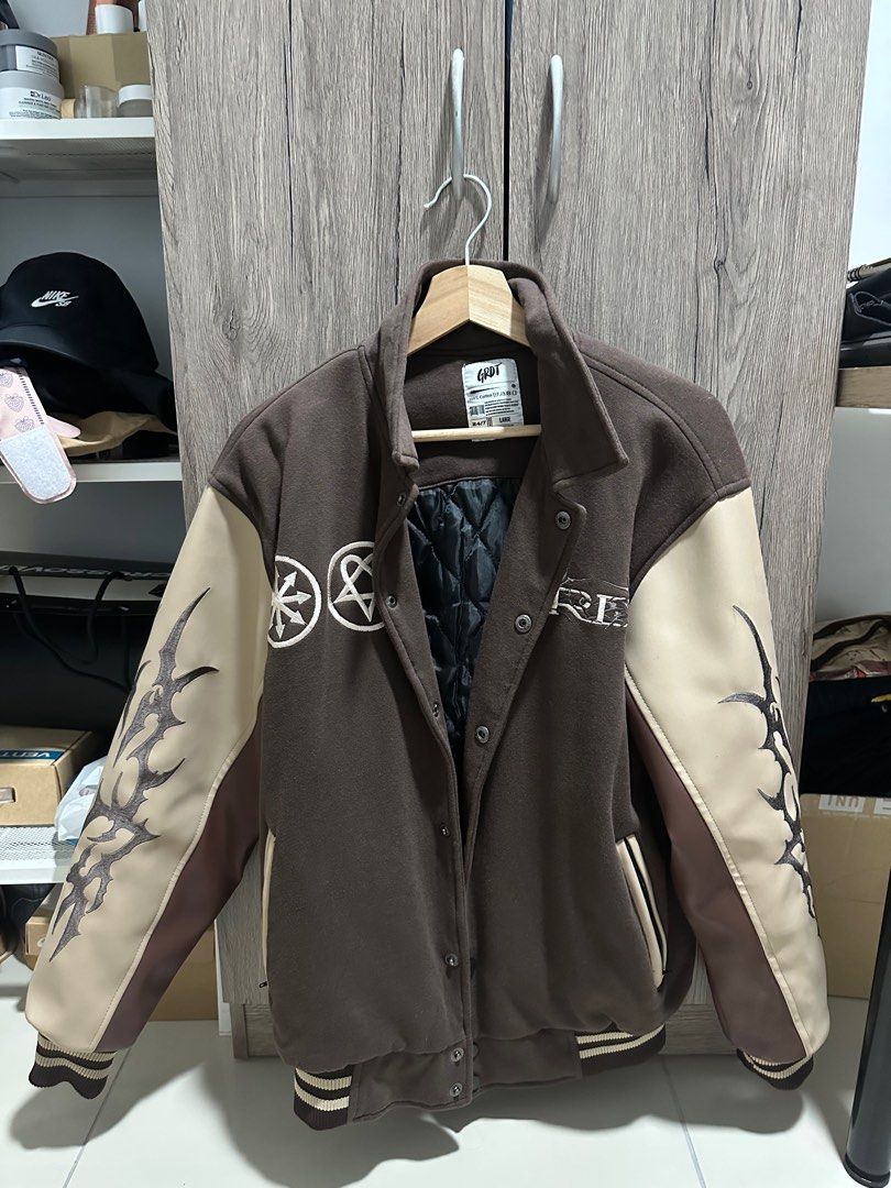 Jacket (Category: Coats, Jackets and Outerwear) located in Cheras. Submitted by nabilkhair10 (Listing ID 1361181518, Image 3). Description: Condition 10/10 Original price : around RM200.