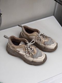 (Kategori: ) berada di . Dikirim oleh vny_preloved (ID iklan 1361109090, Gambar 1). Deskripsi: .