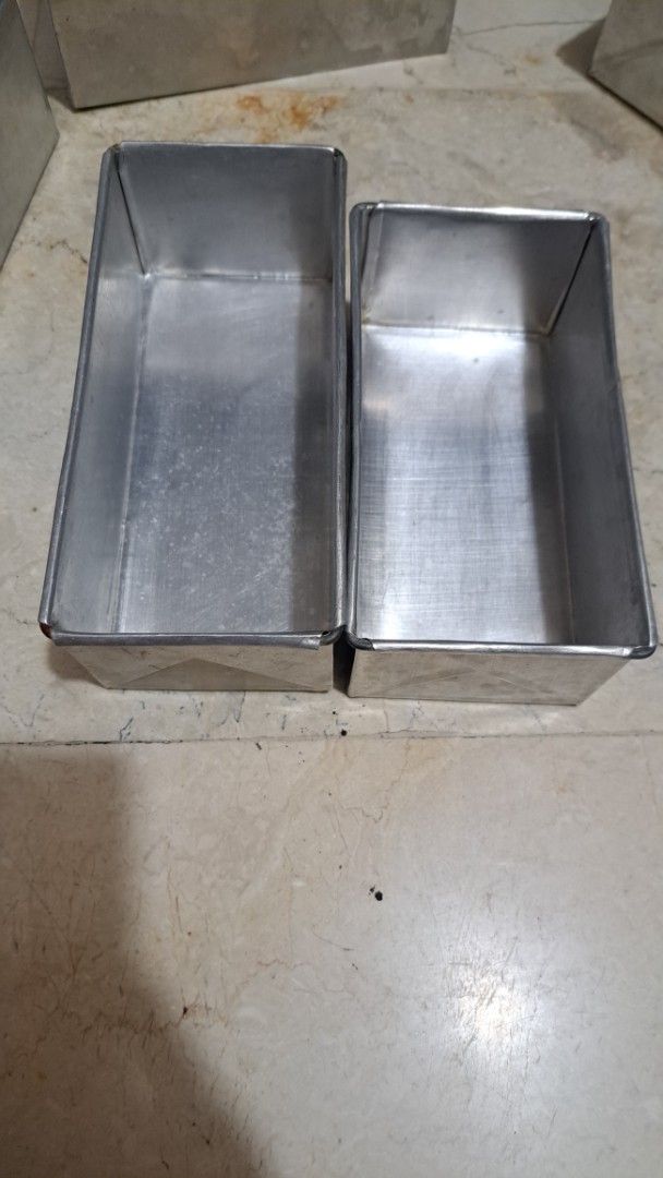 Loaf pan (Category: Bakeware) located in Quezon City. Submitted by number2119 (Listing ID 1361100002, Image 2). Description: 20php each 6pcs small 2pcs medium take all 100php.