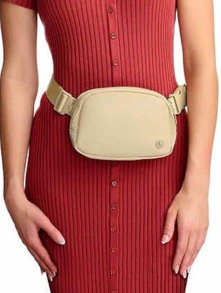 💯LOLE blet bag nude (Category: Luxury Bags & Wallets) located in San Luis. Submitted by jena247 (Listing ID 1361095954, Image 3). Description: 💯original 💯original bought in US sealed and brandnew belt bag.