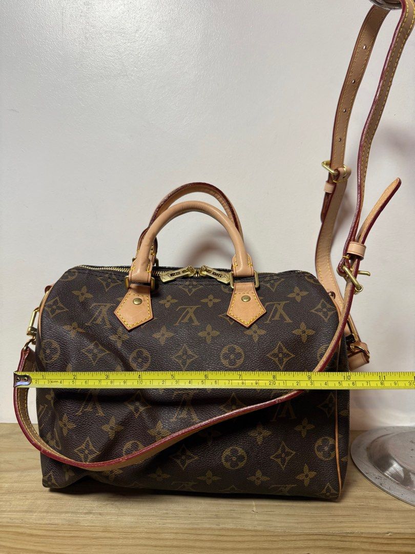 Louis Vuitton Speedy 25 (Category: Luxury Bags & Wallets) located in Pasig City. Submitted by armoire_deluxe (Listing ID 1361098674, Image 2). Description: Pre💕 item. In good condition..