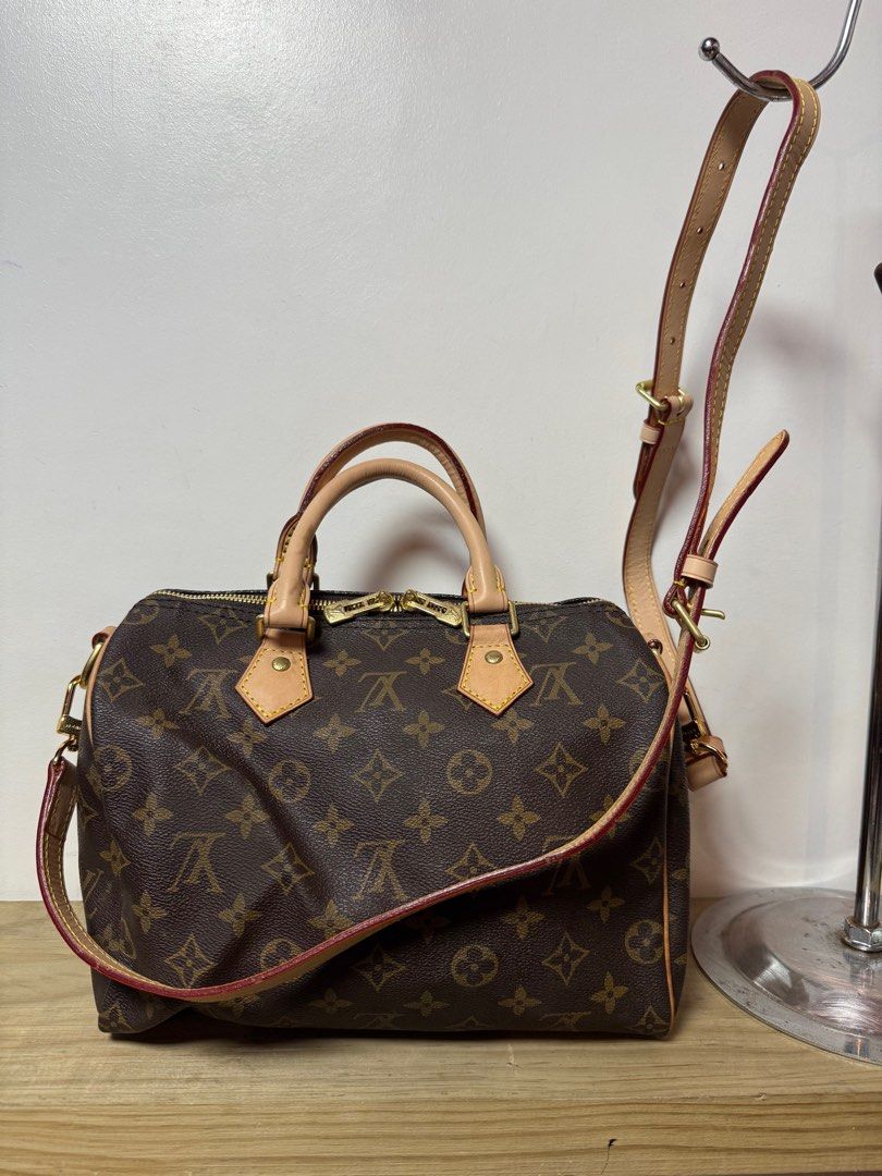 Louis Vuitton Speedy 25 (Category: Luxury Bags & Wallets) located in Pasig City. Submitted by armoire_deluxe (Listing ID 1361098674, Image 1). Description: Pre💕 item. In good condition..