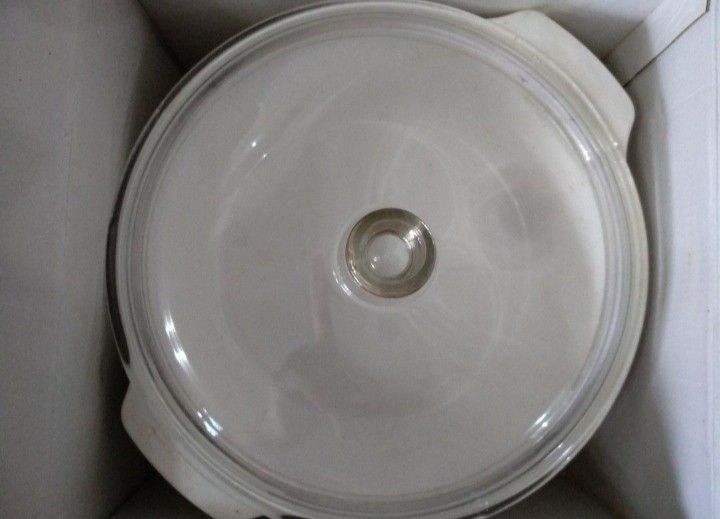 LUMINARC 2L Cooking Pot Cookware (Category: Cookers) located in Manila. Submitted by cattss__ (Listing ID 1361063549, Image 1). Description: MOD: Lalamove or J&T MOP: Gcash + SF Location: Tondo, Manila No Return No Exchange.