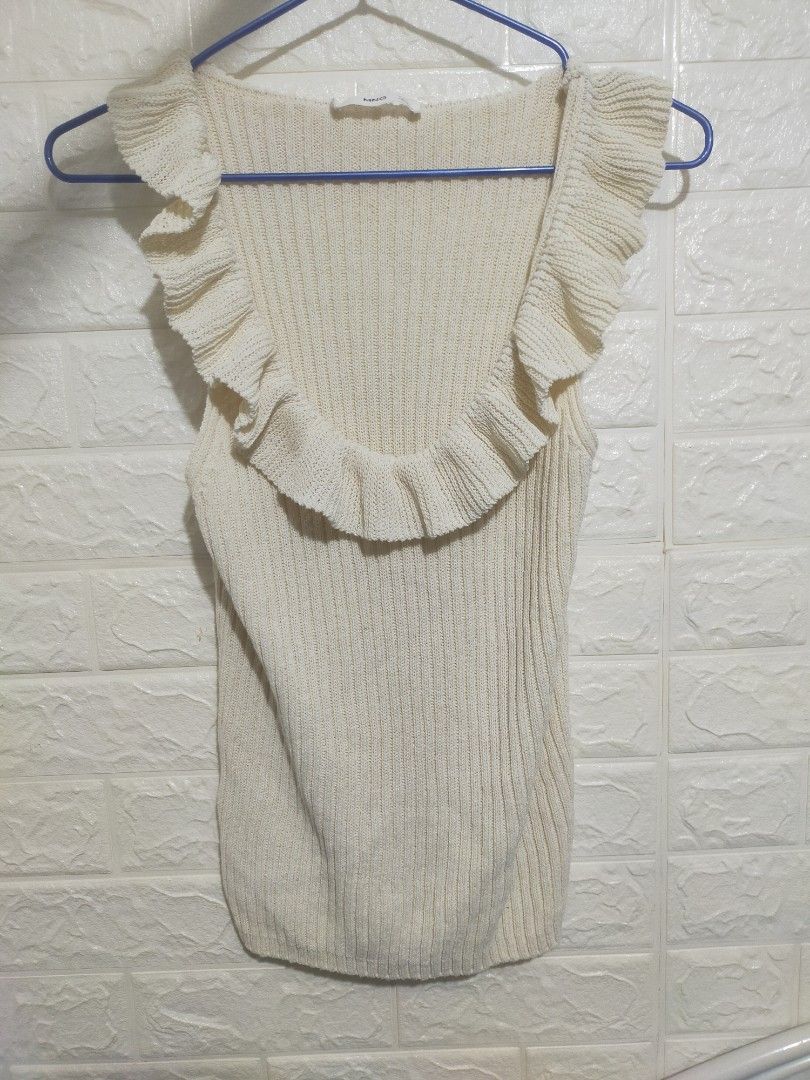 Mango Knitted Blouse (Category: Blouses) located in Quezon City. Submitted by gzerimar (Listing ID 1361161979, Image 1). Description: .